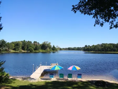 Lakehouse Paradise w/ Hot Tub Near Cascade Mountain