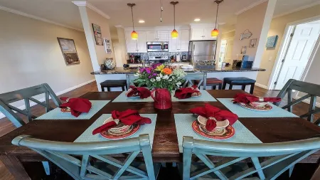 On the Boardwalk with views of the Ocean & Balboa Pier--steps to the Fun Zone Отели рядом с достопримечательностью «Newport Beach Pier»