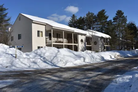 Cozy condo with private access to the Saco River Отели в г. Конуэй