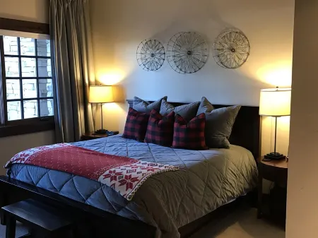 Deer Valley Ski-In/Ski-Out 2BR/2.5BA Arrowleaf Condo Отели рядом с достопримечательностью «Дир-Вэлли»