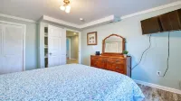 Starstorm Mountain ApartmentLakeview deck & hiking trail, near many activities.