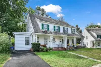 Charming 3-bedroom house with WiFi, AC in marvelous Hudson Valley. Hotels near Tower of Victory