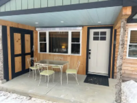 Forest Edge Homestead Charming 2 bdr. Bungalow in heart of MT Washington Valley