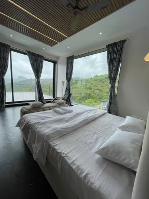 Amarjas DamTop Haven Hotel dekat Karla Caves