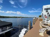 Hollywood Beach Condo. Perfect Spot to enjoy boating  South Florida Lifestyle