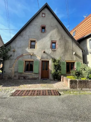 Lots of character, ideal location, lovely garden Hôtels à proximité de : chapelle sicurani