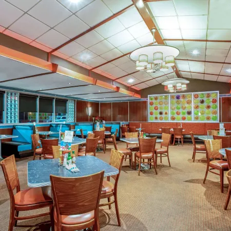 La Quinta Inn & Suites by Wyndham Stamford / New York City