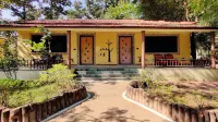 Kanha Resort Hotel a 