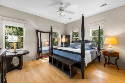 Sleeps 15 Heated Pool Walk to Seaside Roof Top 1 block to Beach + Chairs & Bikes