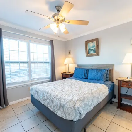 SA7 Family-Friendly Condo: Waterfront-Complex, Pool, Walk to the Beach, Fishing Отели рядом с достопримечательностью «Пирс Боба Холла»
