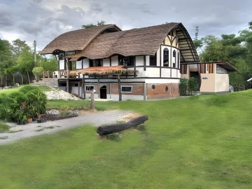 Sanita Cottage Hotels in Chom Bueng