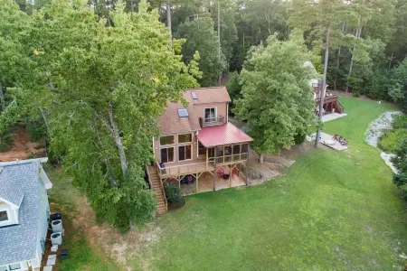 Main Lake Cove & Great Views; Dock for pontoons/deck/bass boats; flat lot/linens