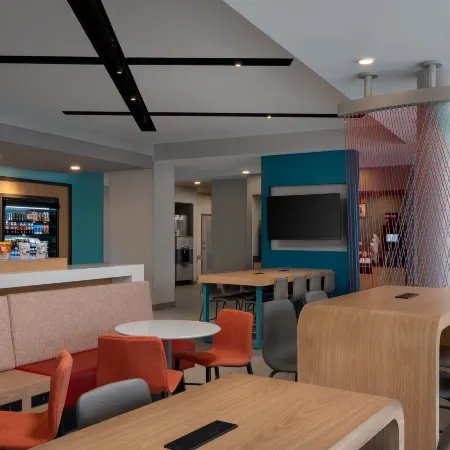 avid hotel OAK CREEK by IHG
