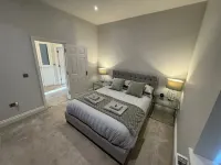 Luxury Full Apartment Free Secure Parking King Bed