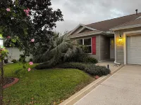 TikiTiki Lake Sumter, private pool, hot tub, game room, outdoor kitchen&tiki bar - 4-Star