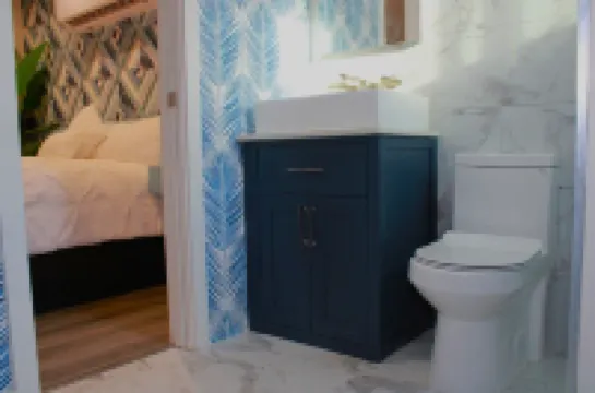 Enjoy this  stylish studio space. Walking distance from Hardrock Stadium 마이애미가든 호텔