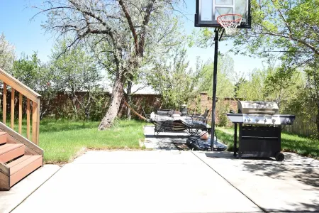 Spacious and private! Connected to the internet to keep in touch with... Отели рядом с достопримечательностью «Парк штата Черри Крик»