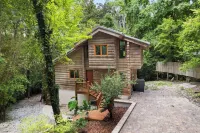 The Chalet, a charming 3-bedroom Chalet located in Gainesville, FL Hotels near Thornebrook Chocolates