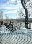 Cozy Lakehouse – Game Room, Pet-Friendly, Near Boatramp, 3-Season Room!