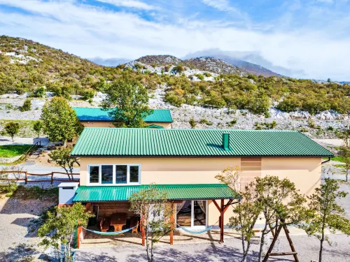 Iva & Lea Hotels in Opcina Karlobag