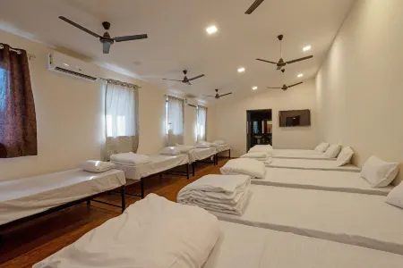 Hotel Vintage Hills Resort Отели рядом с достопримечательностью «BOLHEGAON PHATA»