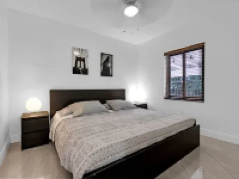 Great Family home by airport with large pooL/yard Hotels in Hialeah