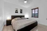 Great Family home by airport with large pooL/yard Hotels in der Nähe von Florida National University
