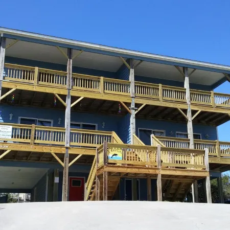 2nd Row Easy Beach Access 1/2 Block Ocean View + EV Charger