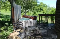 Hot tub; Fireplace; Dog Friendly! Minutes to Downtown Boone, Skiing and Tubing!