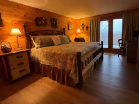 Blue Ridge Mountain Cabin w/ Hot Tub, Firepit, Game Room & Scenic Views