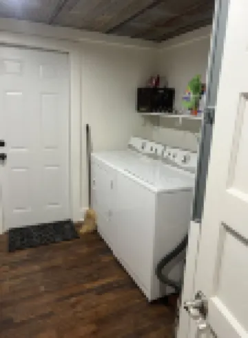 The Yellow Rose, Near the Square, Renovated & in the Heart of the Hill Country 梅森縣酒店