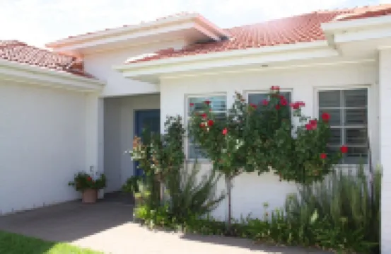 Mediterranean Escape – Pool, Pizza Oven & Near Zoo