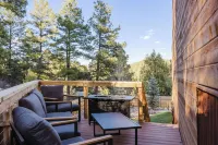 "Pagosa's - Hill Top House" Hot Tub/Pool Table/Decks/Fire Pit/ Pet Friendly