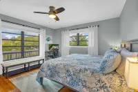 Secluded Tropical Retreat: 60' Dock, Large Pool, World-Class Fishing & Lobster