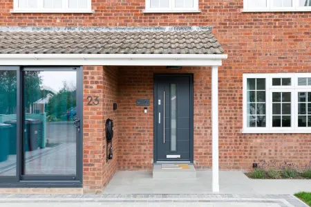 Coastal Retreat for 10 With Hot Tub