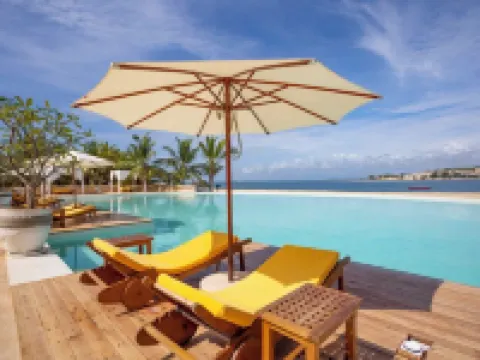 The Majlis Resort Hotels in Shela