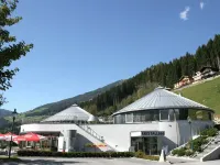 在Königsleiten的精美度假屋靠近滑雪區 - 民宿