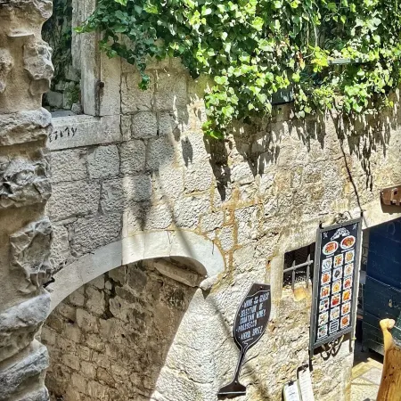 Apartments & Rooms Tiramola - Old Town