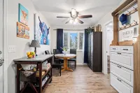 Charming 2-bedroom bungalow in lovely West Council Bluffs with WiFi, AC
