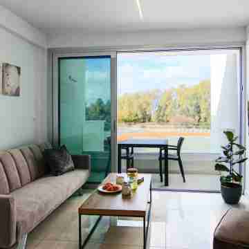 Phaedrus Living: Seaside Executive Flat Harbour 205 Rooms