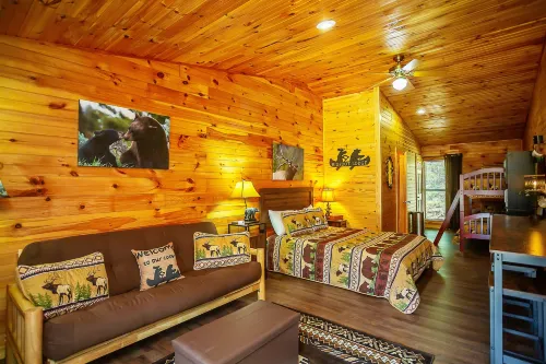 Bigfoot Lodge Room Three Hotel a Polk County