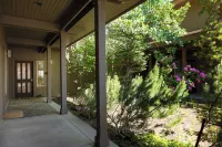 Perfect Basecamp for Mt. Bachelor with Hot Tub