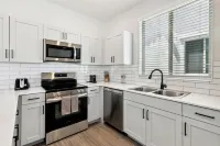 Breezy Modern House in Casa Grande with Pool,BBQ Hotels in Casa Grande