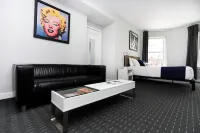 Maverick Suites at 245 Newbury St Hotel dekat Charles River