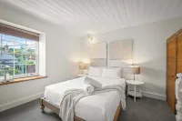 Stylish 3 Bedroom Townhouse - Hobart CBD - Bungalows