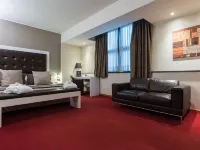 Magri's Hotel Hotels near Chiaia