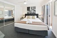Phoenician Resort Hotels near Kurrawa Beach
