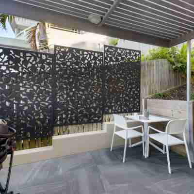 Crystal Shores Sunshine Beach Hotel Exterior