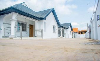 Mega Pavilion Suite and Apartment