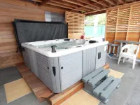 Modern Holiday Home in Zottegem with Hot Tub Hotel a Zottegem